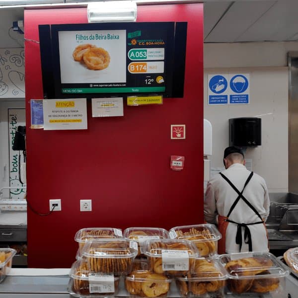 SUPERMARKETS & RETAIL